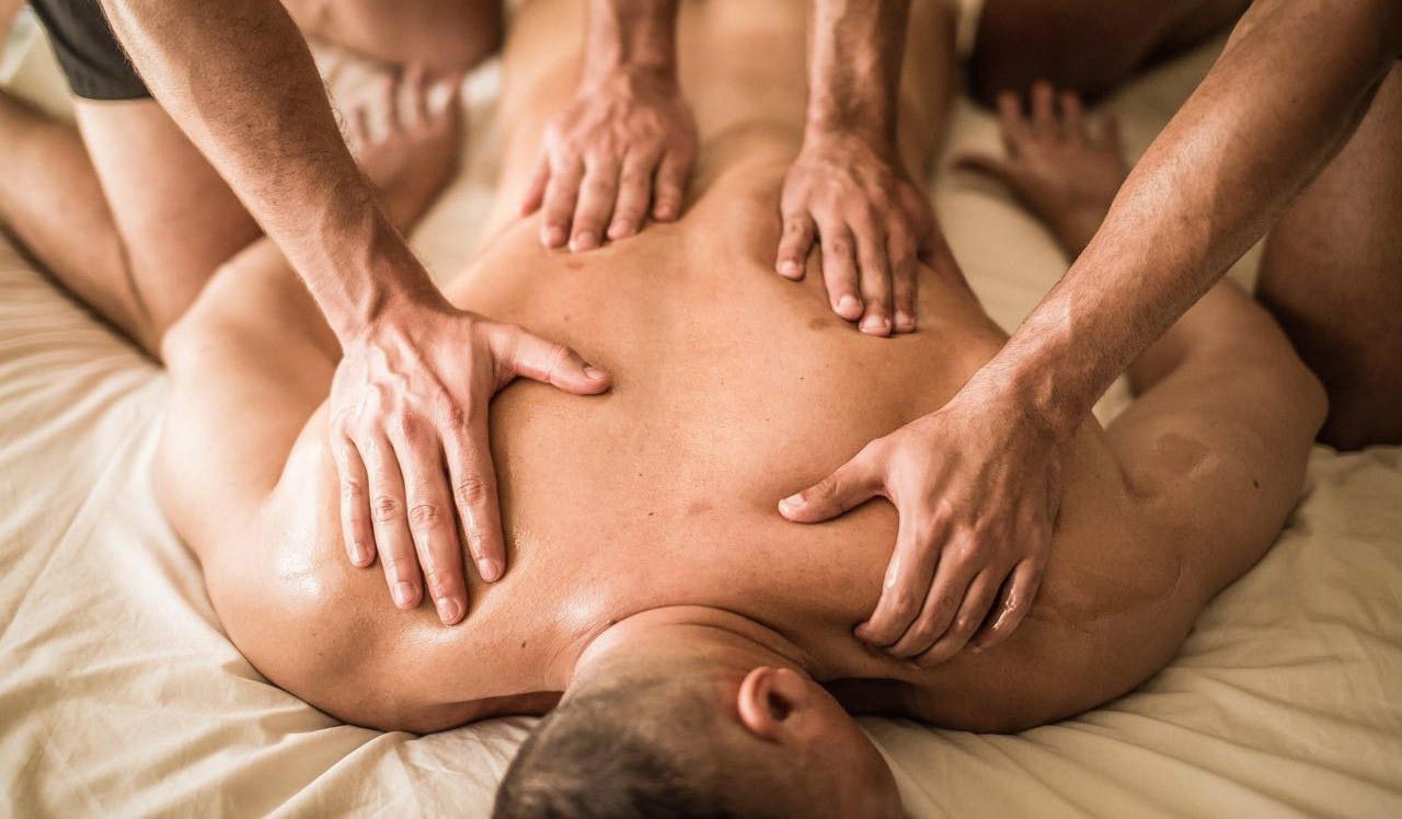 4 hand male massage